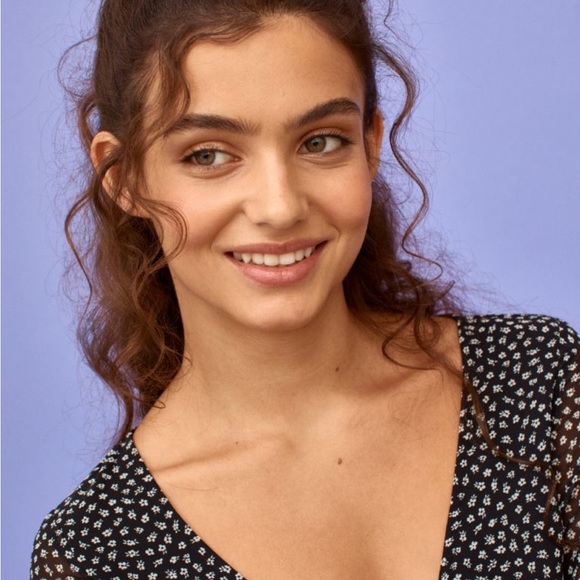 NWT H&M Drawstring Detail Chiffon Blouse 🕸️ - Picture 3 of 13